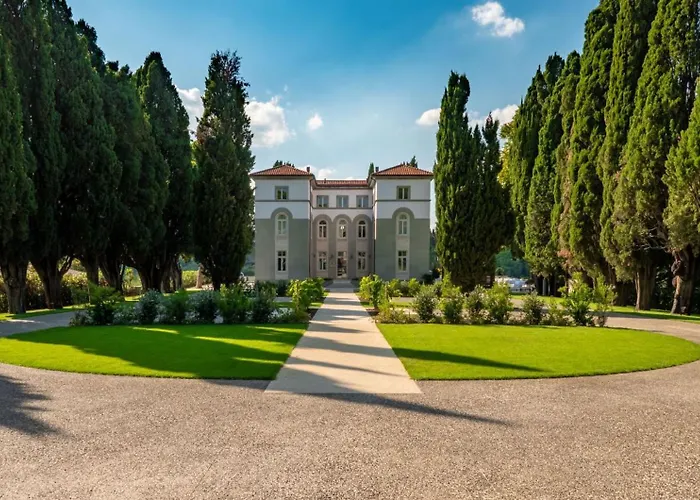 Villa Monty Banks