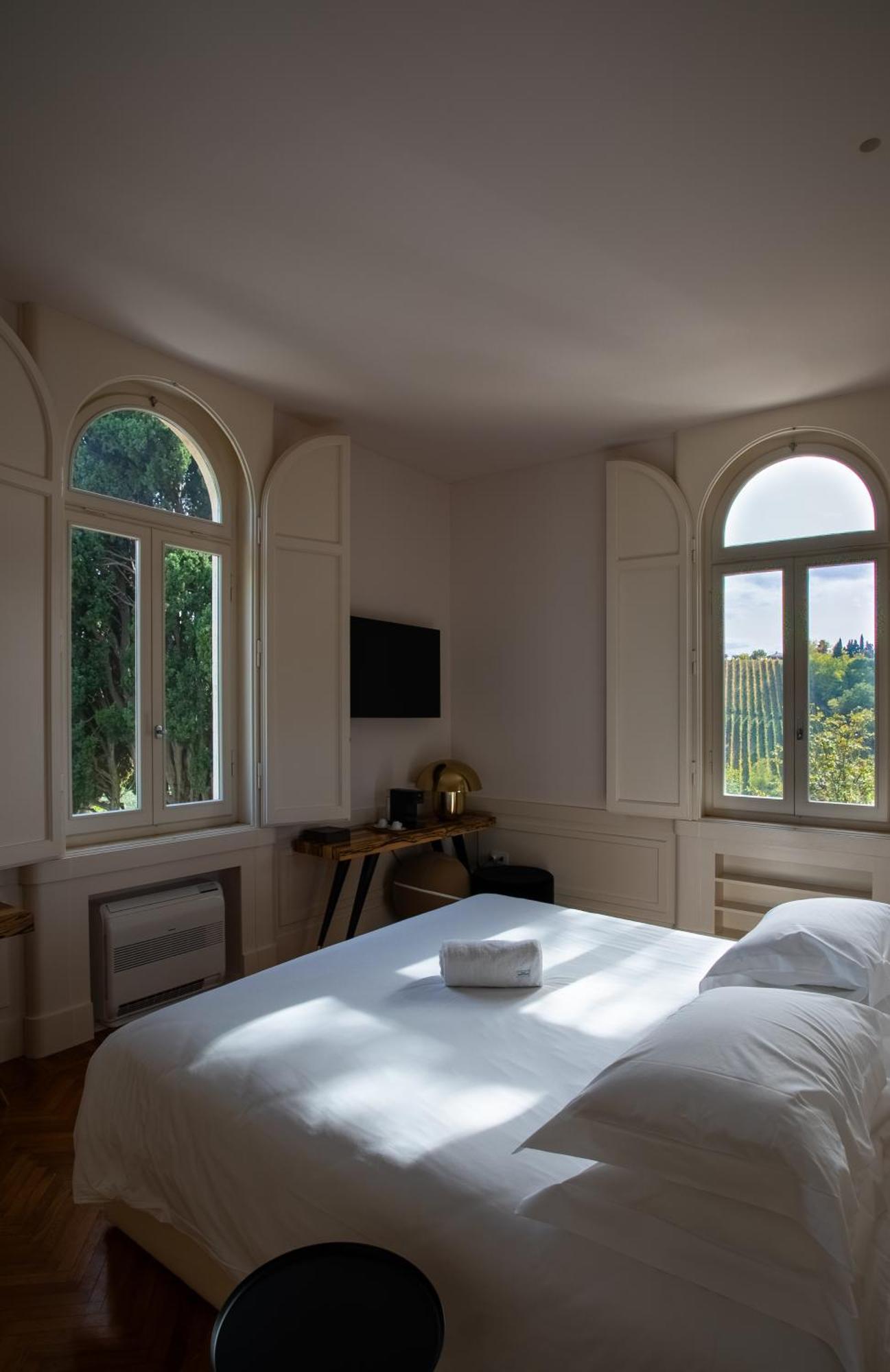 Villa Monty Banks
