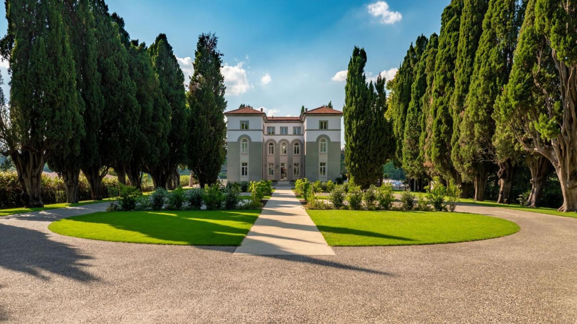 Monty Banks Villa